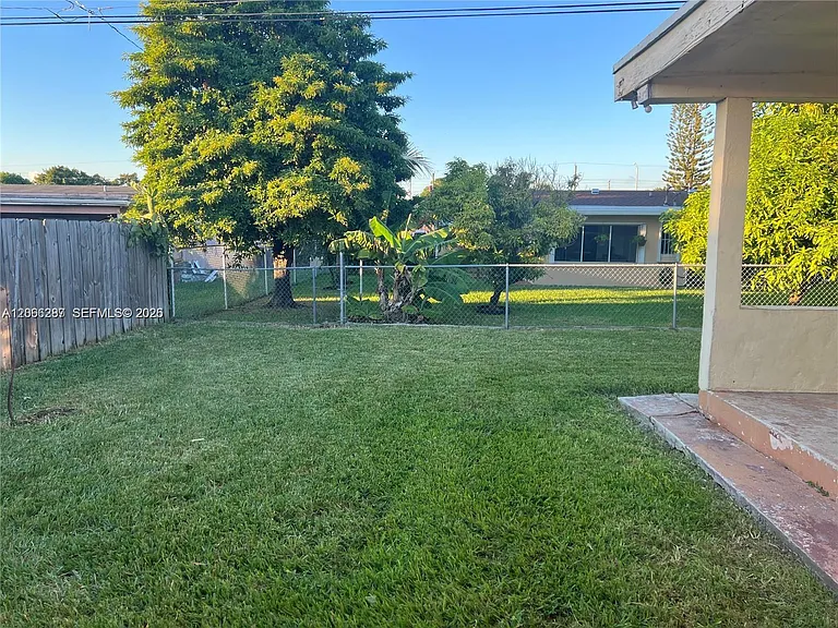 11821 SW 185th Ter — Photo 15