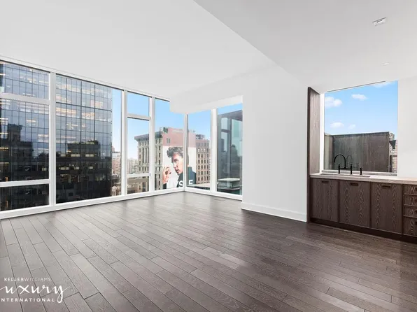 45 East 22nd Street image 2 of 27