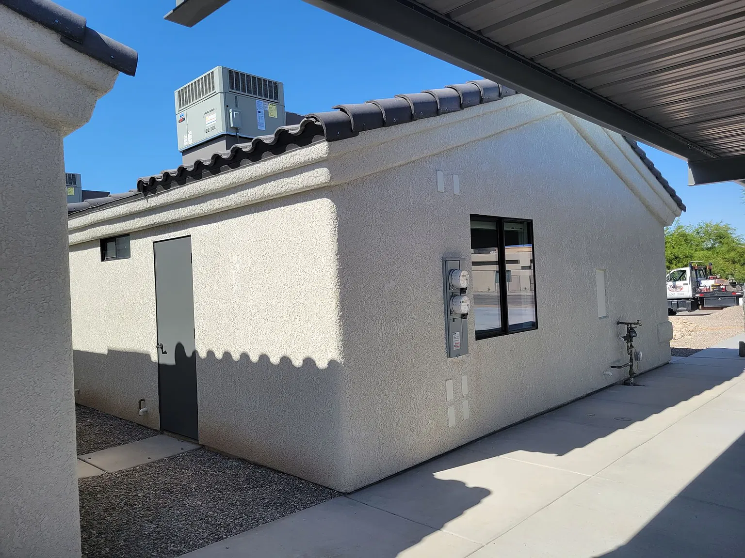 2110 Holly Ave — Photo 4
