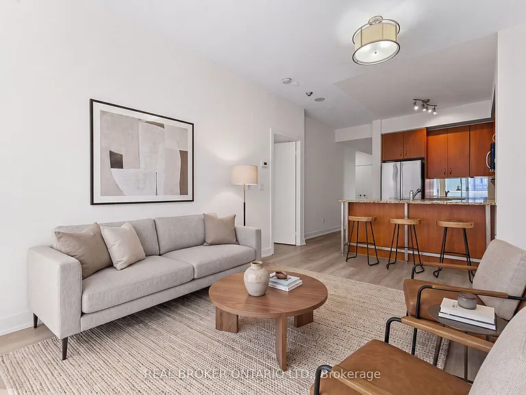 438 King St W #1404 — Photo 3