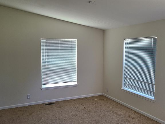 4th image of 3211 26th Ave NE