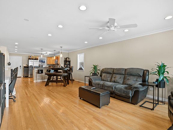 5th image of 1632 W Blackhawk St #1
