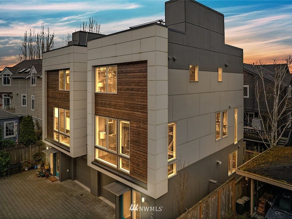 Stand Alone Townhome In Quiet Beach Drive Neighborhood