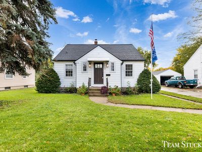 1060 Leonard St NE, Grand Rapids, MI, 49503