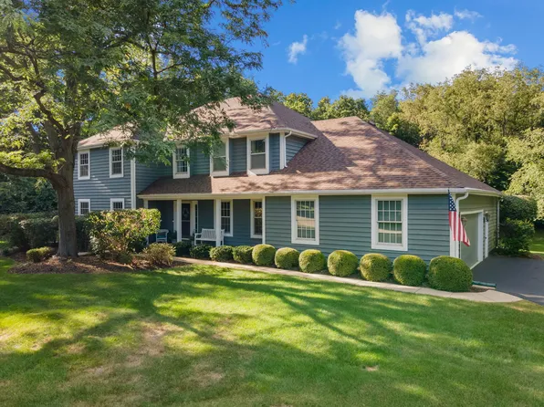 4010 Wyndwood Dr, Crystal Lake, IL 60014