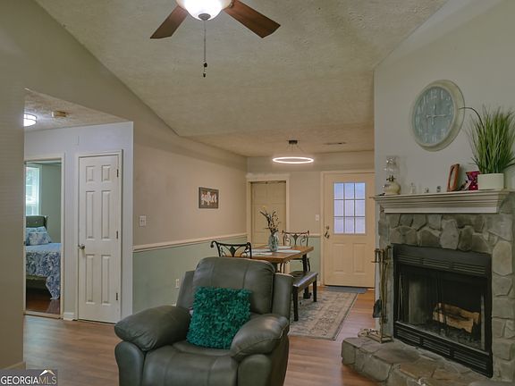 2nd image of 107 Honeysuckle Ln
