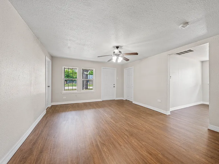 11700 N Oak St — Photo 36