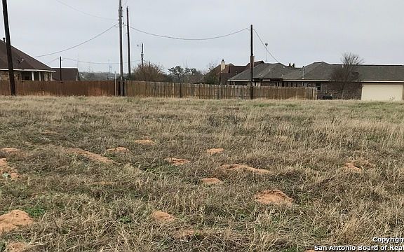 4th image of 720 Crestview