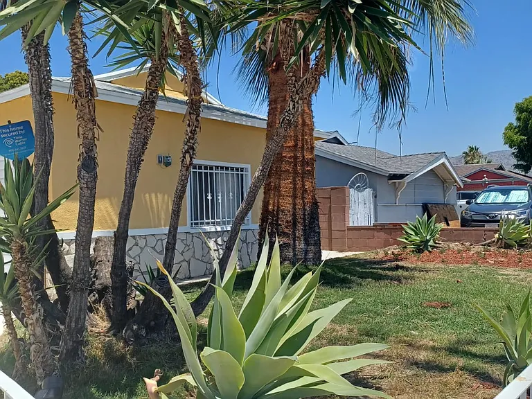 10847 Saticoy St — Photo 4