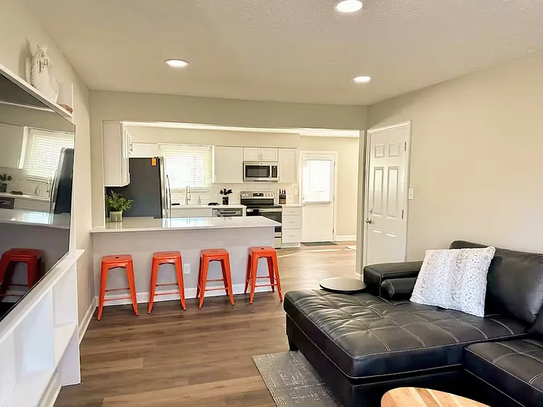 329 Catherine Dr — Photo 4