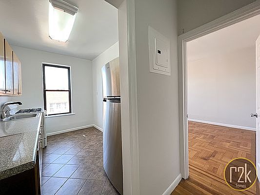 5th image of 28-28 29th St #D7