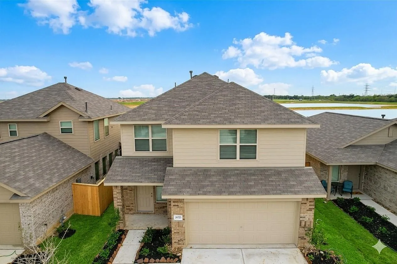 4 bed, 2.5 bath, 2293 sqft, $2,200 — Photo 1