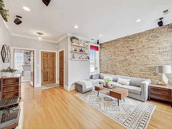 4th image of 2661 W Leland Ave APT 3