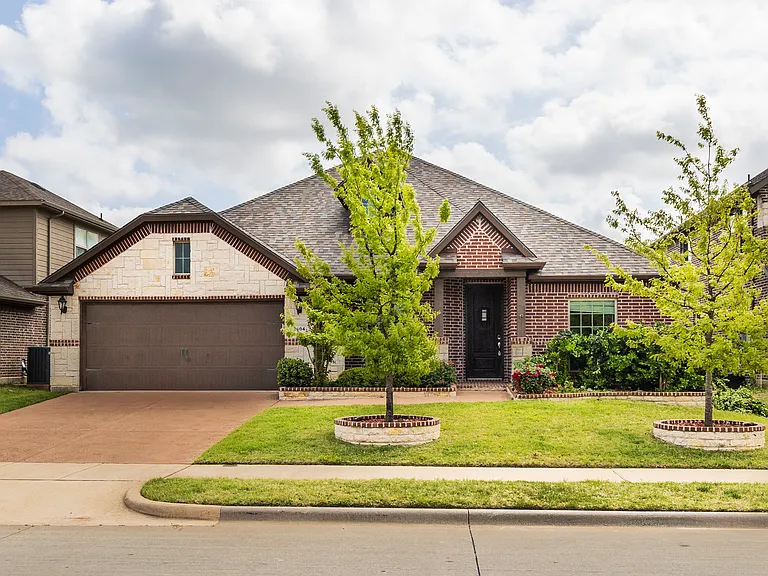 3404 Herron Dr — Photo 1