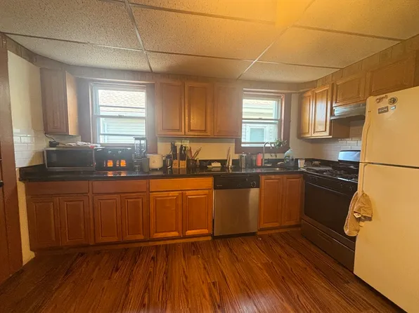 11 Eliot St #2B, Somerville, MA 02143