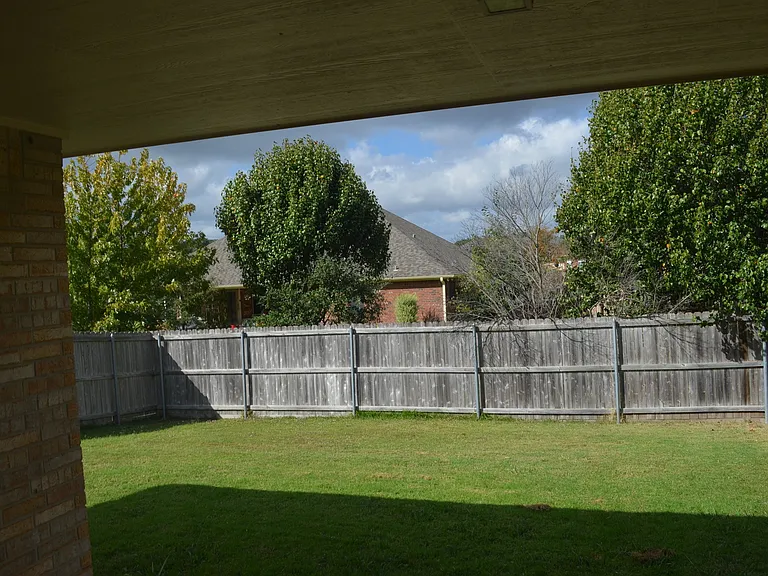 2208 Wildewood Dr — Photo 13