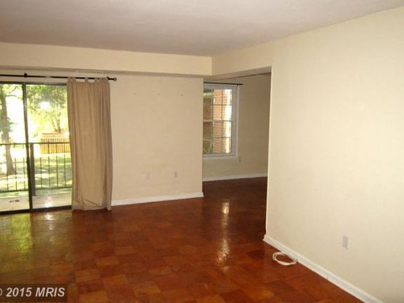 3rd image of 880 Quince Orchard Blvd #10