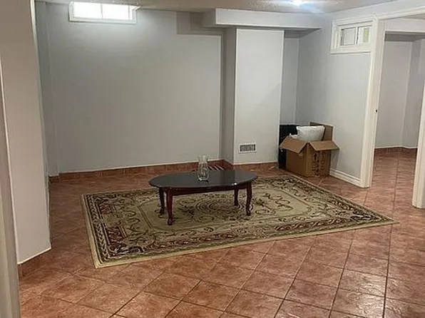 824 Preston Manor Dr #Basement, Mississauga, ON L5V 2L6