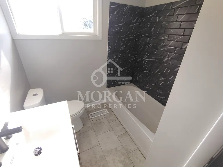 2717 Crystal St — Photo 4
