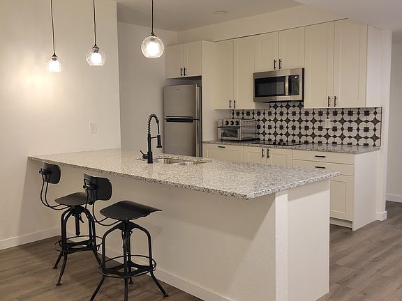 Fully-equipped brand-new kitchen with all new stainless-steel appliances.