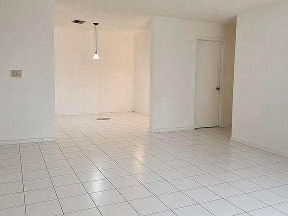 4th image of 2201 SW 28th Street #72
