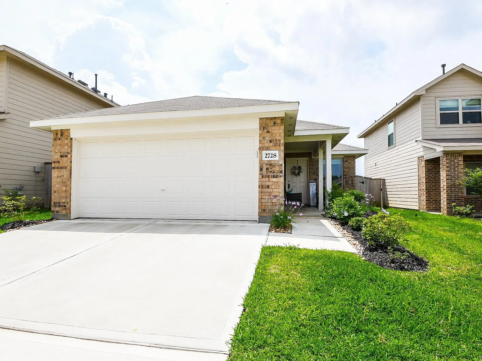 3 bed, 1320 sqft, $1,700 — Photo 1
