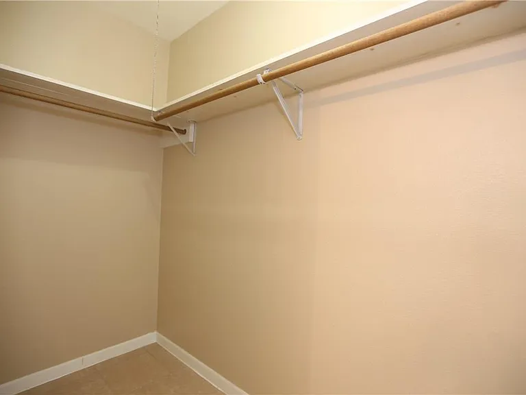 400 W 35th St #202 — Photo 10