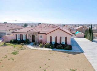 12524 Yorkshire Dr, Apple Valley, CA 92308
