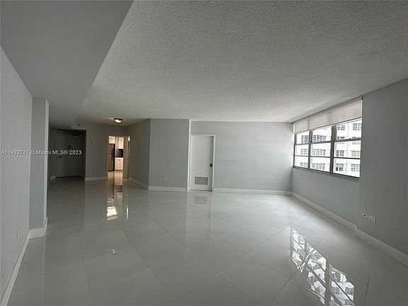 5th image of 905 Brickell Bay Dr APT 622
