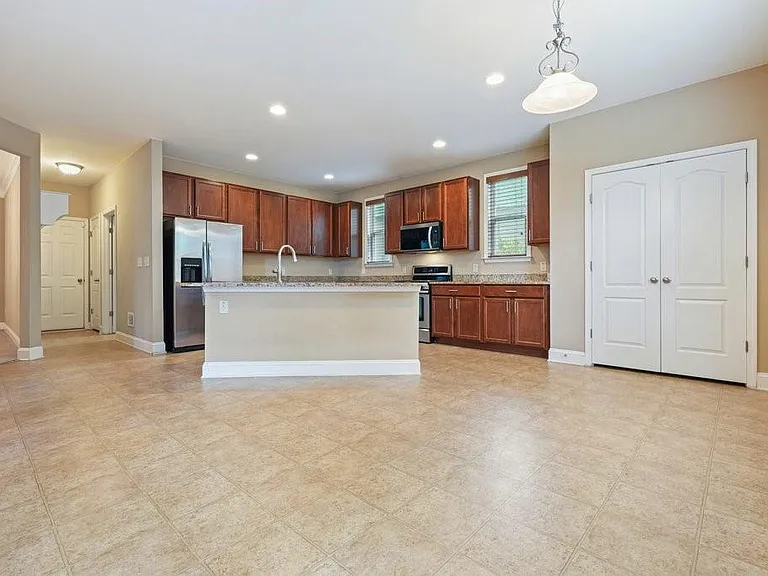 1010 Chelsey Way — Photo 13
