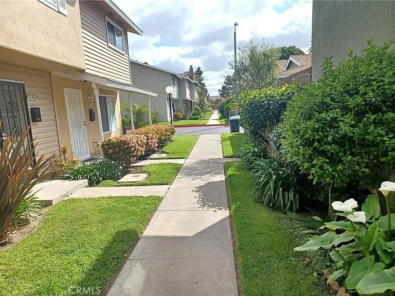 11820 Gloxinia Ave — Photo 2