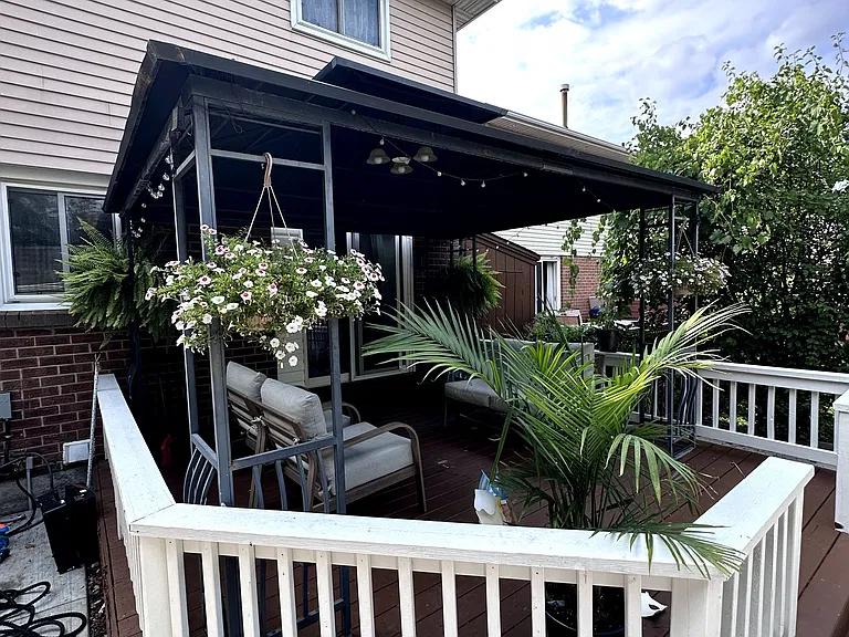 4 Sunshade Pl — Photo 24