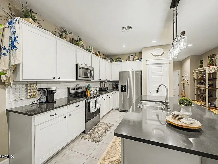 24054 W Verlea Dr — Photo 14