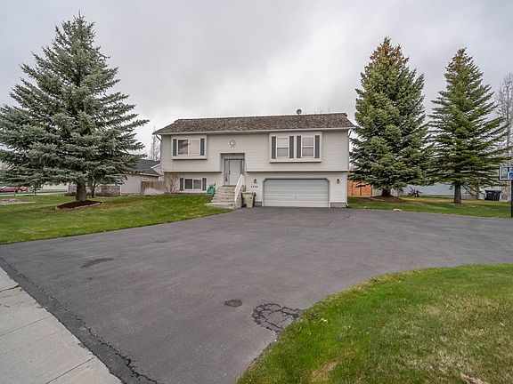 2nd image of 2530 Genevieve Way