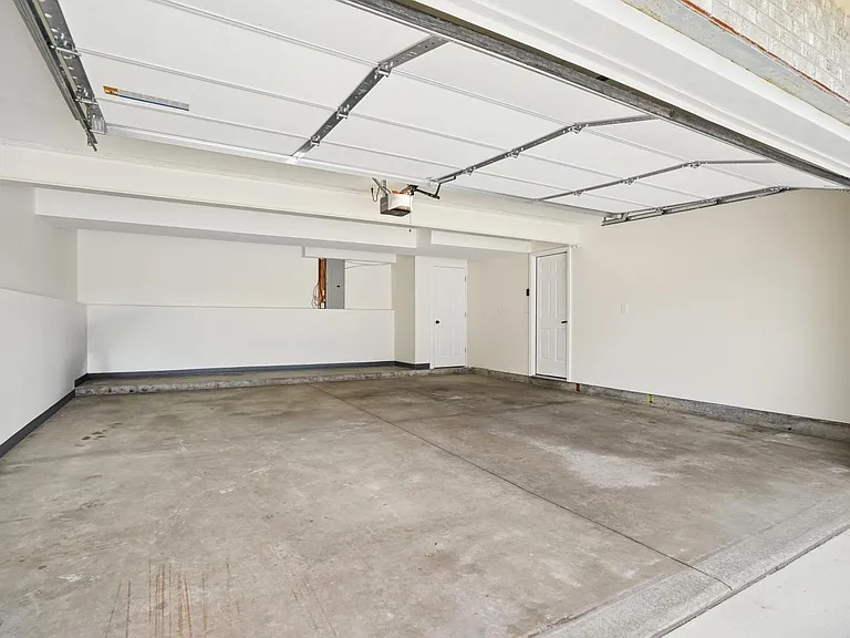 861 Jane St — Photo 26