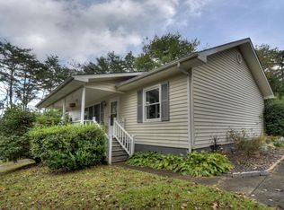 45 Nacoma Ln, Blue Ridge, GA 30513