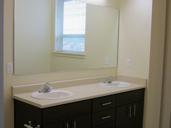 4th image of 947 Discovery Cir NE Unit 208