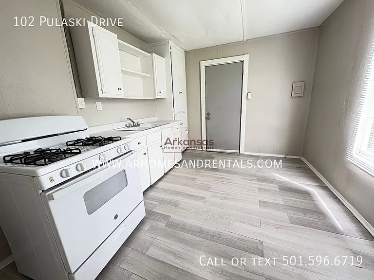 102 Pulaski Dr — Photo 3