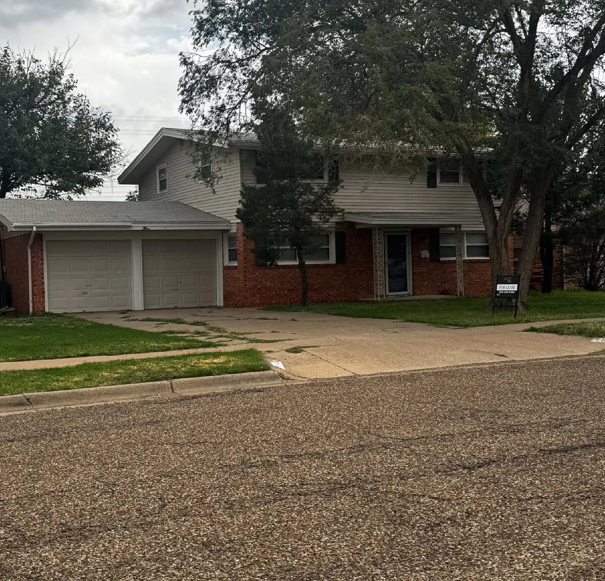 5 bed, 2.0 bath, 2108 sqft, $2,000 — Photo 2