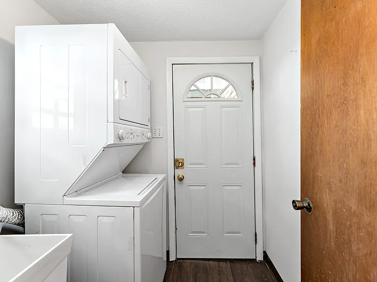 219 Douglas Ave — Photo 18