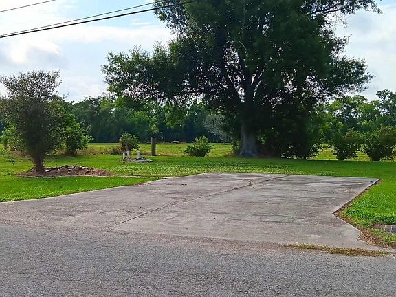 4th image of 310 Rose Mary Ave