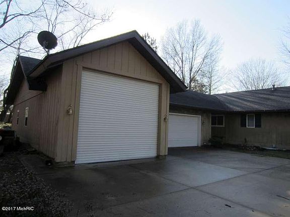 3rd image of 362 Evergreen Dr