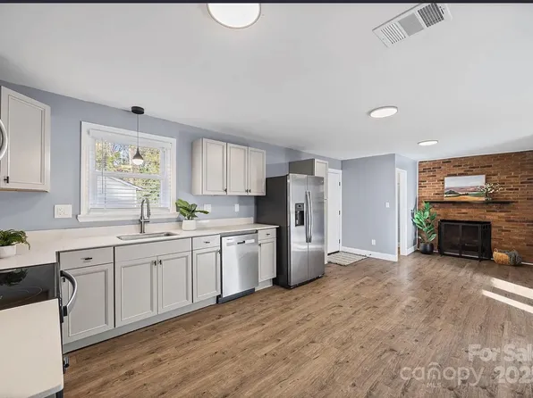 8610 Douglas Dr, Charlotte, NC 28217