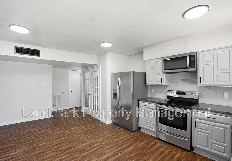 2711 Treeview Dr — Photo 13