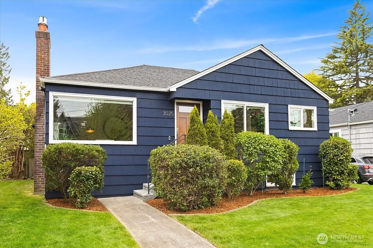 3025 39th Avenue SW photo 1