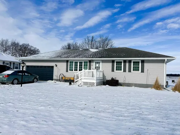 208 E 12th St, Sumner, IA 50674