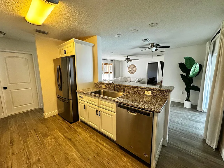 115 Hollyhock Dr — Photo 8