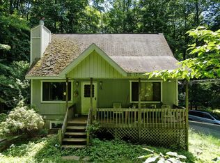 30 Oak Dr, Hawley, PA
