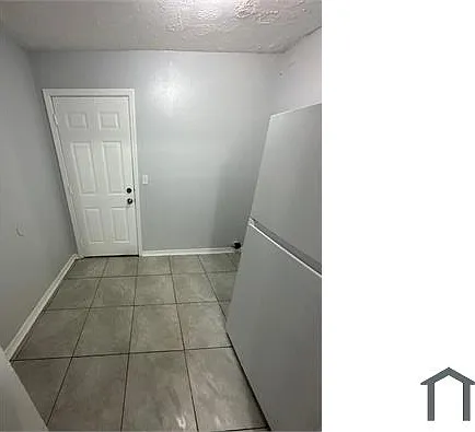 1430 W 18th St — Photo 8