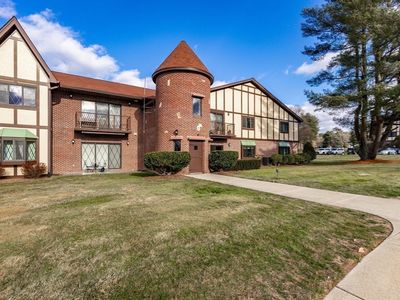 7 Rainbow Pond Dr APT 5, Walpole, MA, 02081
